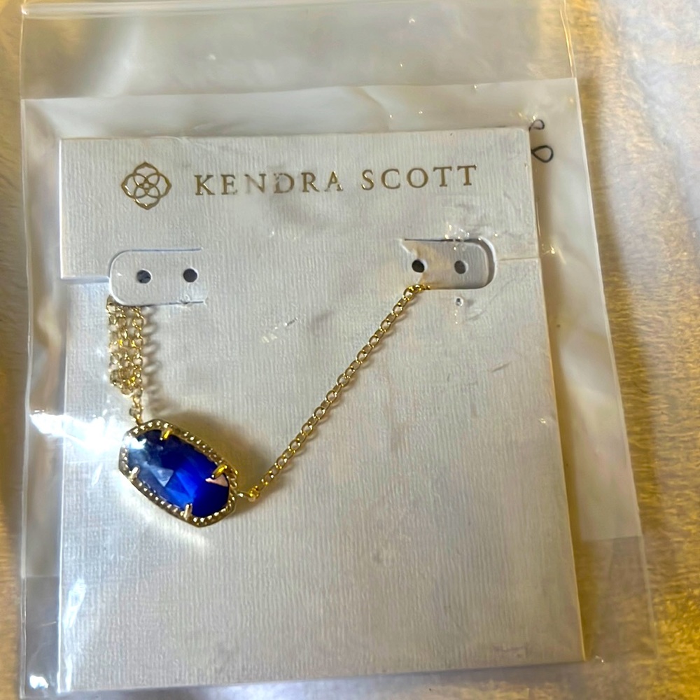 Kendra Scott necklace